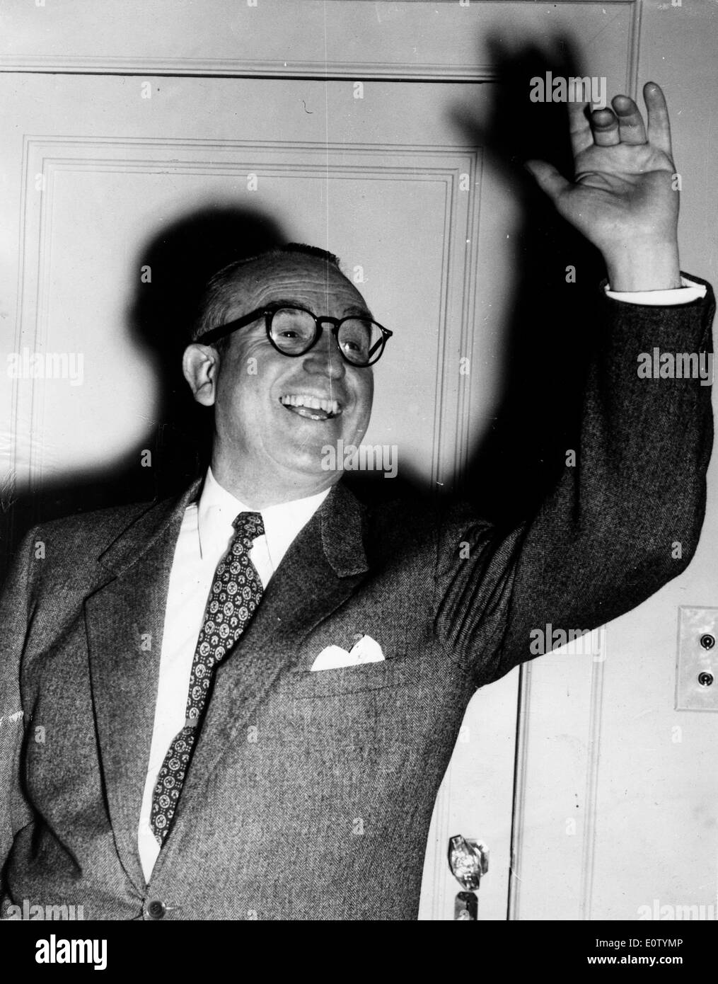 Actor de cine mudo Harold Lloyd ondeando Foto de stock