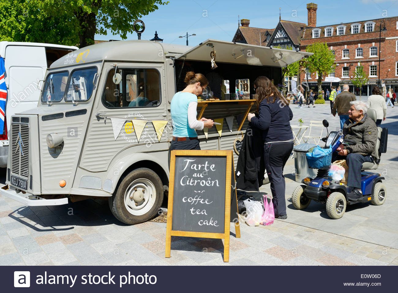 Tarte Au Citroën, H Van cafe, Salisbury, Wiltshire, Inglaterra Foto de stock