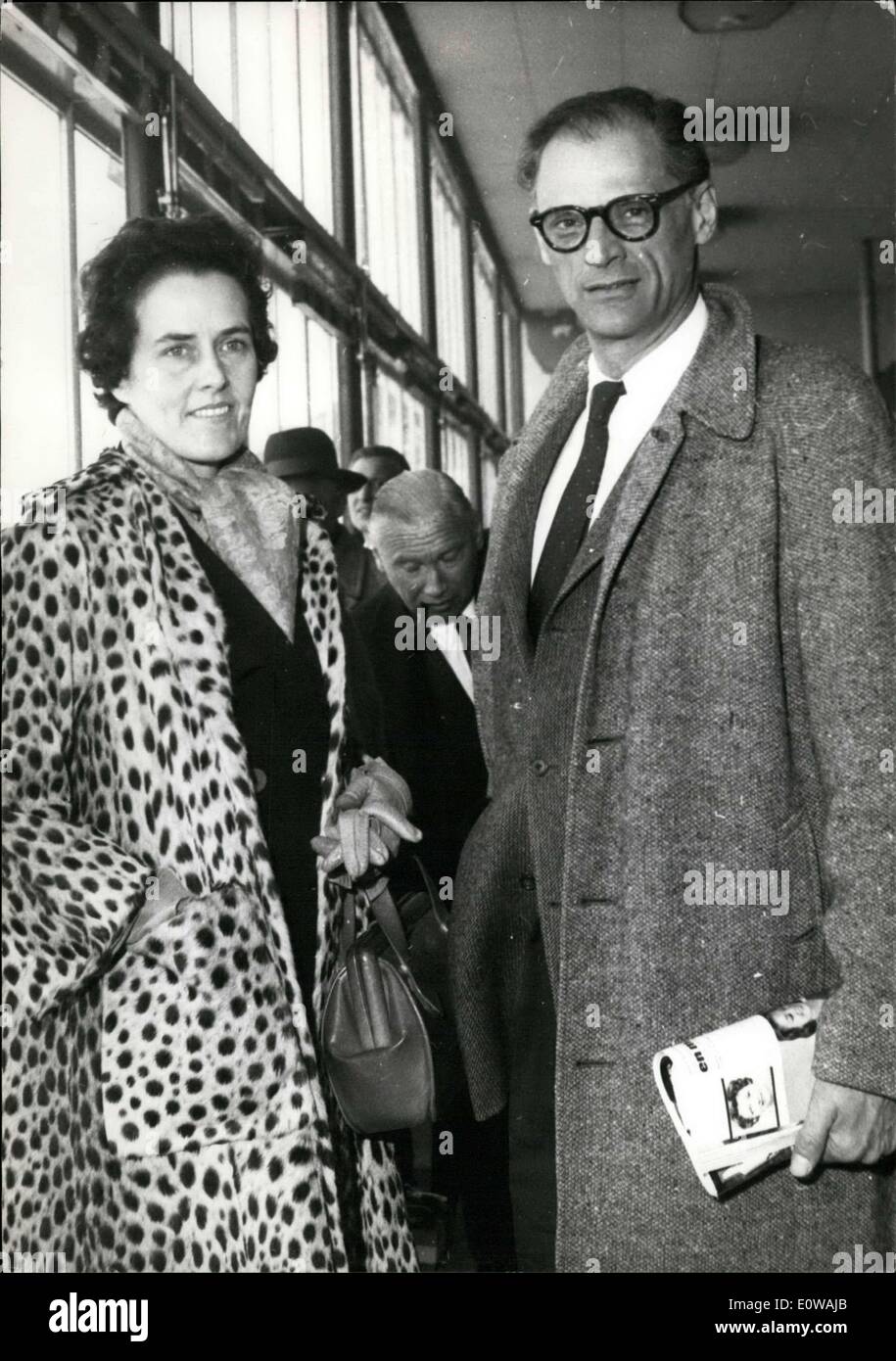 Marzo 20, 1962 - el dramaturgo Arthur Miller y su esposa, la fotógrafa Inge Morath Fotografía stock - Alamy