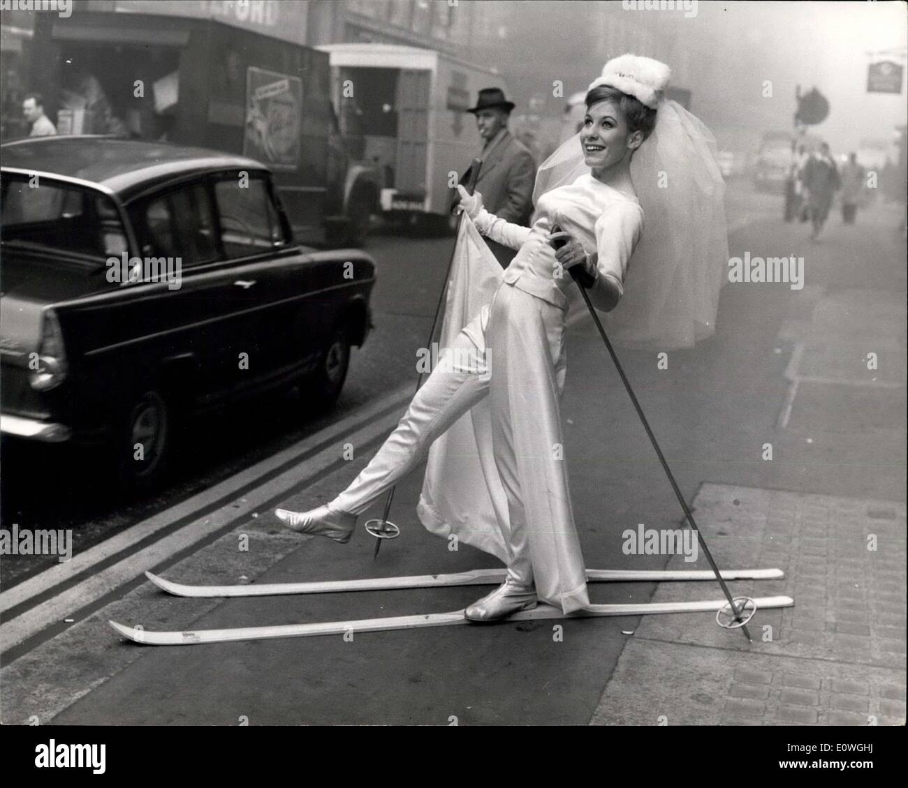 Vestido para el clima frio fotografías e imágenes alta resolución - Alamy