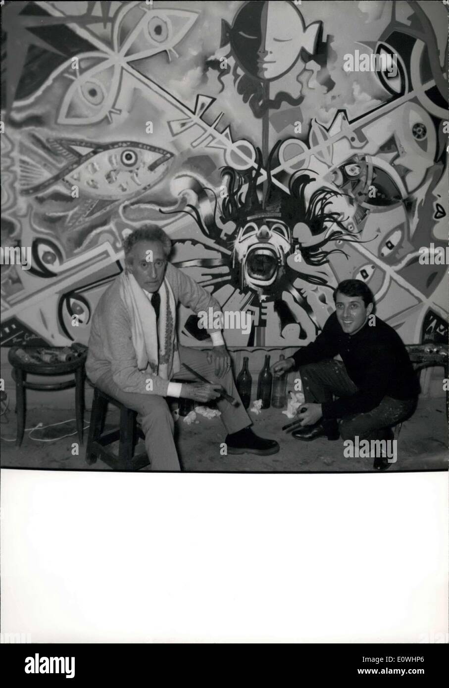 Enero 07, 1963 - Cocteau+Moretti - La Era de Acuario por primera vez dos conocidos pintores han pintado juntos una pintura. Empezado final de este verano ha sido terminado ow. Jean Cocteau y R. Moretti son los artistas. Cocteau ha pintado la mitad izquierda mientras la derecha Moretti, OPS:- Jean Cocteau y R. Moretti antes de su pintura de acabado llamado ''Era de Acuario' Foto de stock