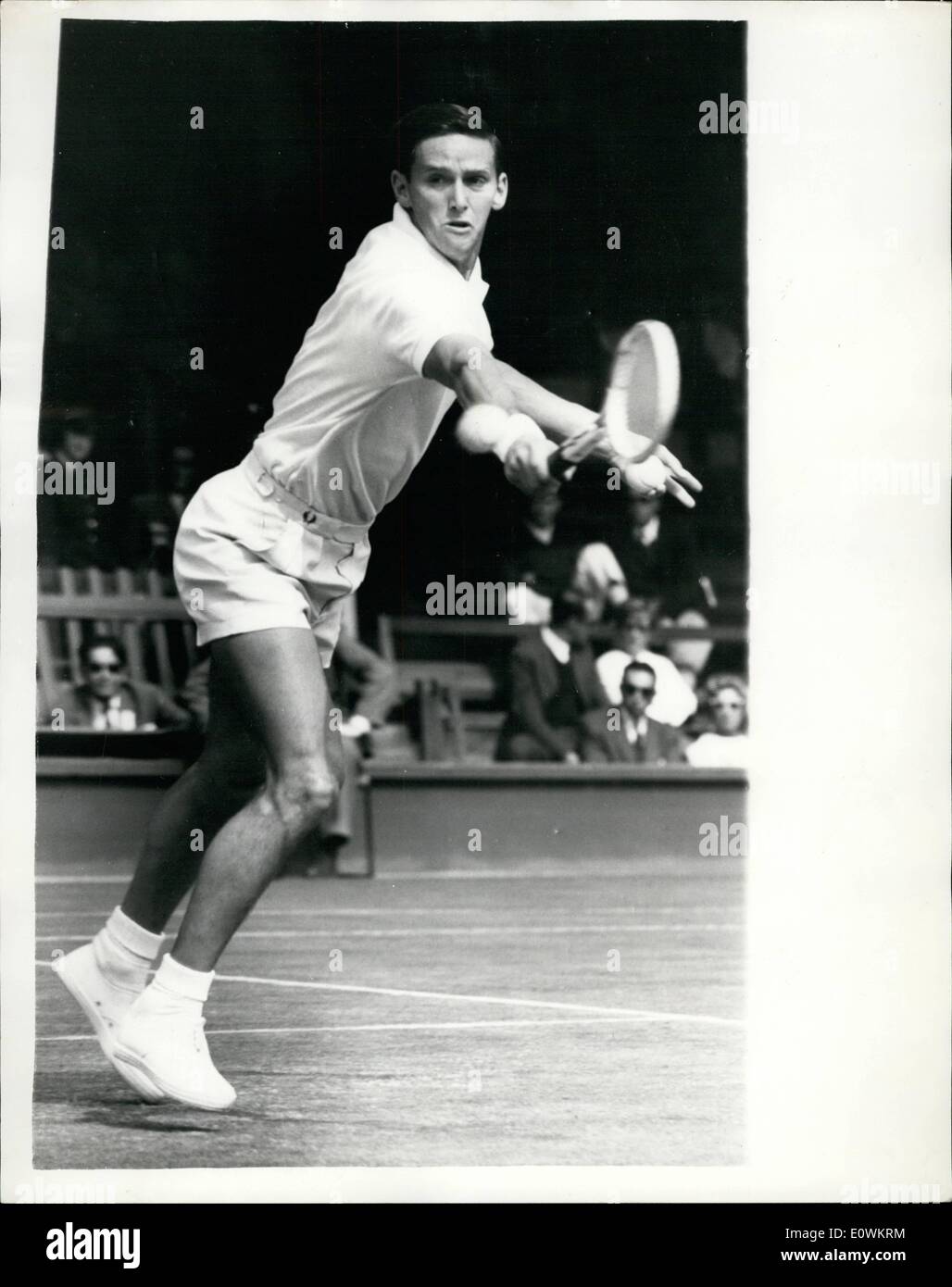 Jul 07, 1963 - Tenis Wimbledon semillas nº1 R. Emerson (Australia) en jugar  contra W. Bungert (Alemania) Bungert ganó el primer set 8-6 Fotografía de  stock - Alamy