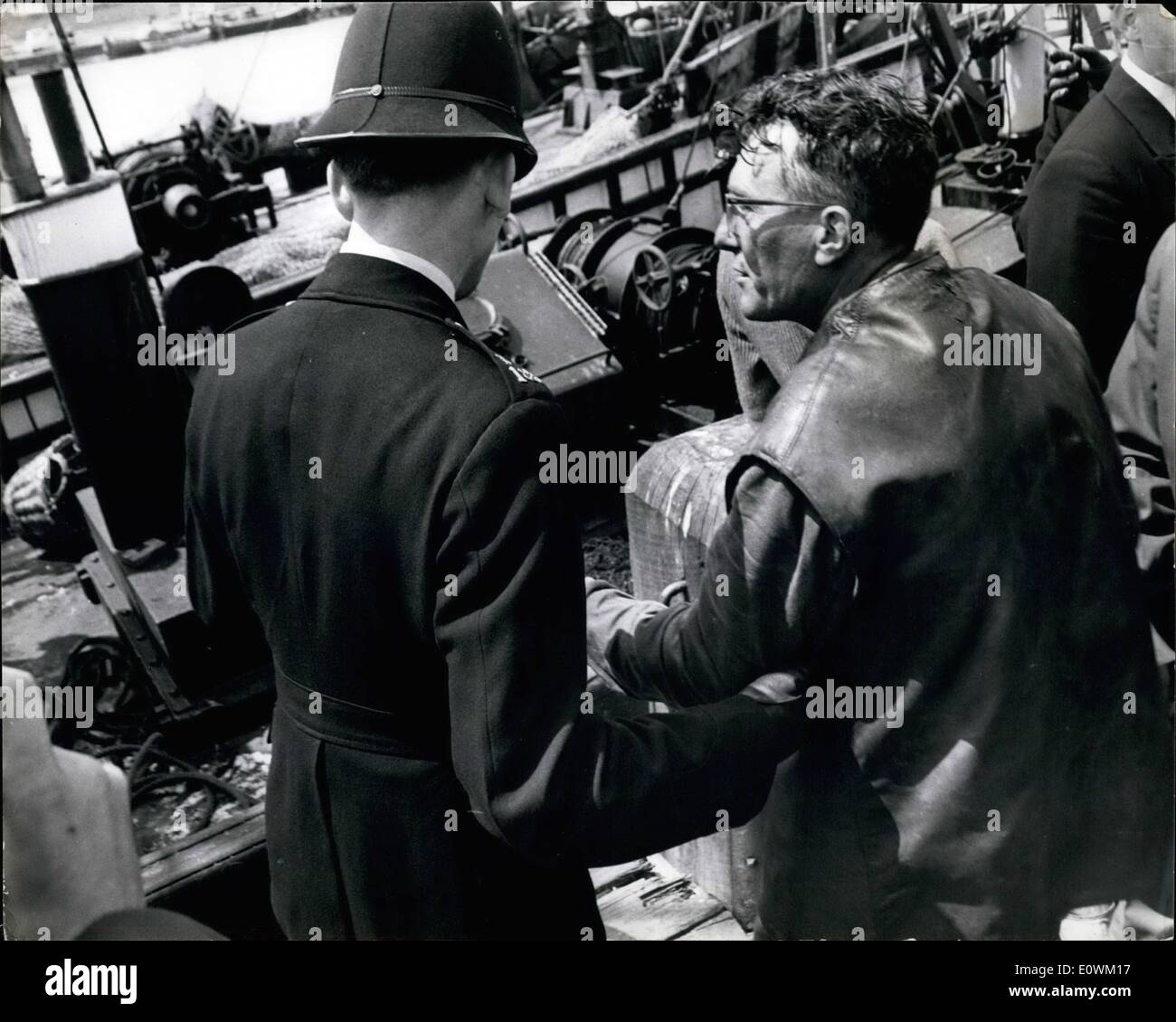 Jul 07 1963 Royal Invasor Capturados Por La Marina Pescador Belga Pruebas De Validez De La Carta Belgian Victor De Paepe Habia Advertido A Los Britanicos Athorities Que Tenia La Intencion De