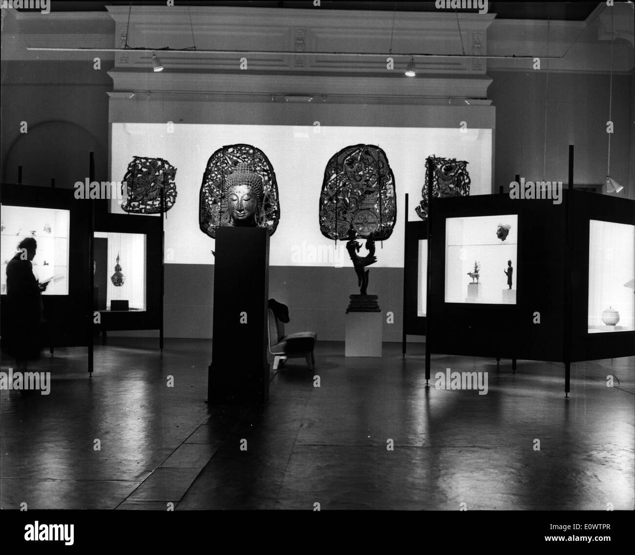 Marzo 03, 1964 - ''Arts de Tailandia'' Muestra en Londres: una exposición de arte de Tailandia se celebra en el Victoria and Albert Museum en Londres bajo los auspicios del Consejo de las artes. La foto muestra una vista general de la exposición. Foto de stock