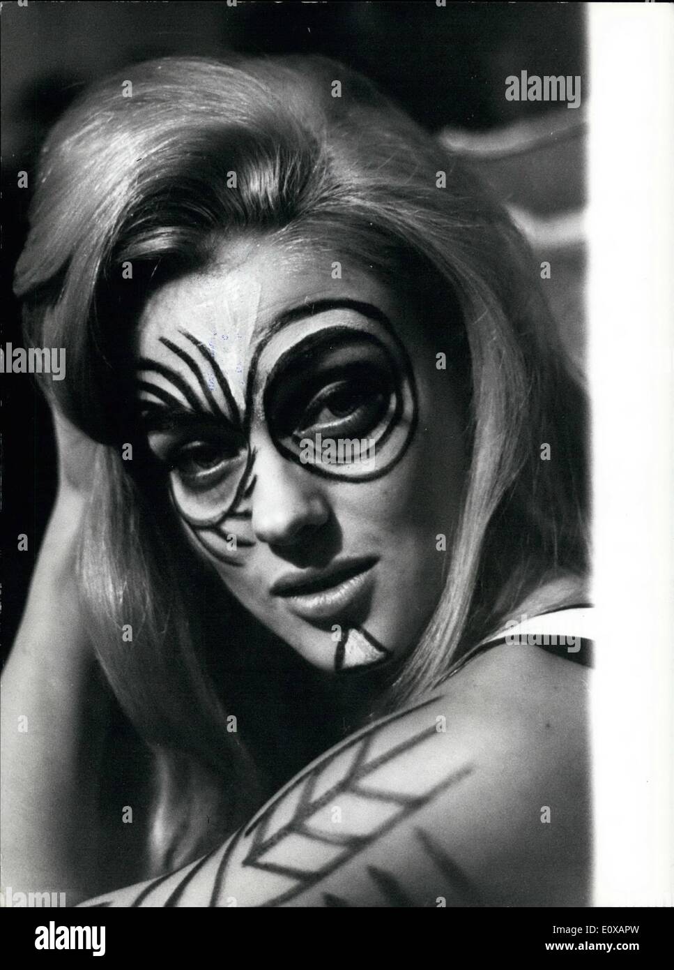 Enero 01 1966 Roma Enero 1966 Nuevo Estilo Para El Verano Novella Parigini Paintress Romano Esta Lanzando Un Nuevo Estilo Para La Mujer Durante La Temporada De Verano Ella