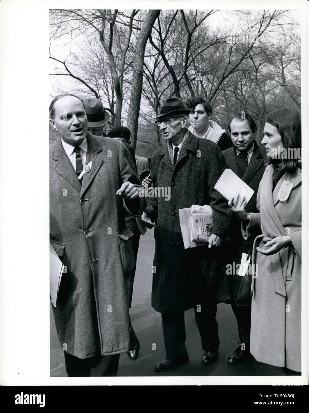 Marzo 03, 1966 - Rev. A.J. Mustee 81 líder pacifista en Anti-Vietnam demostración, Nueva York 3/26/66 Foto de stock