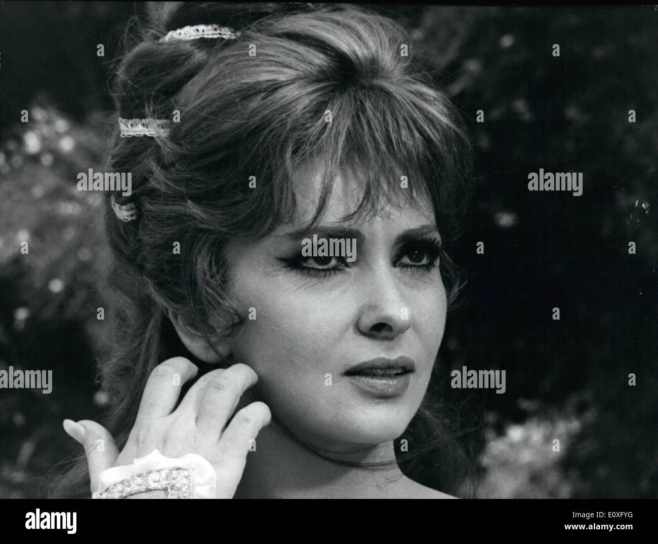 Le piacevoli notti fotografías e imágenes de alta resolución Alamy