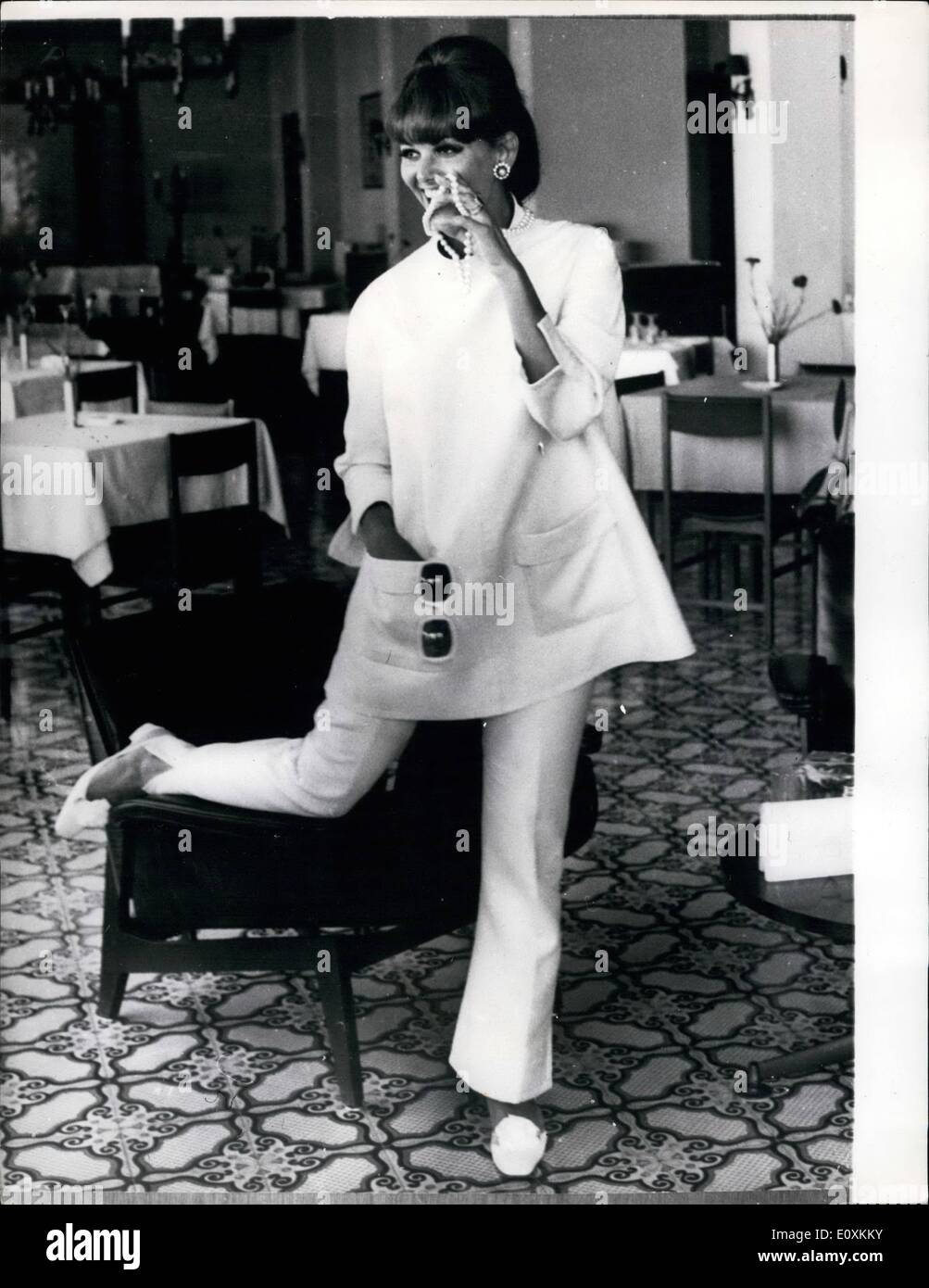 Ирен голицына. Ирен Голицына пижама палаццо. Ирен Голицына модельеры Италии. Ирен Голицына костюмы.