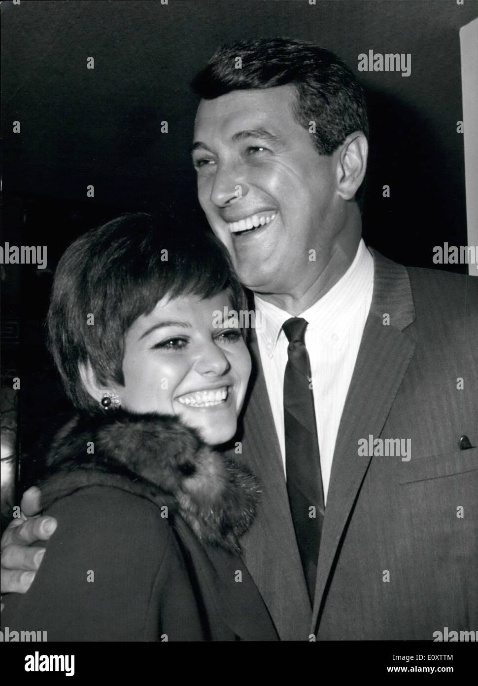 Nov 11, 1967 - Hermosa Claudia Cardenal y el actor norteamericano Rock  Hudson juntos en la nueva película, ''Una pareja tranquila'' .Esta tarde se  celebró una conferencia de prensa para anunciar el