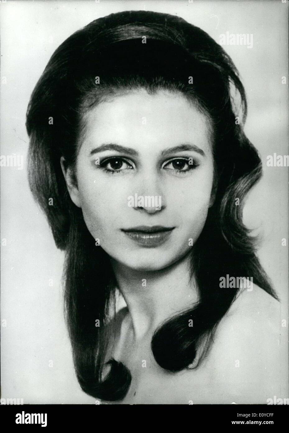 agosto-15-1969-la-princesa-ana-celebra-su-19-cumpleanos-e0ycff.jpg