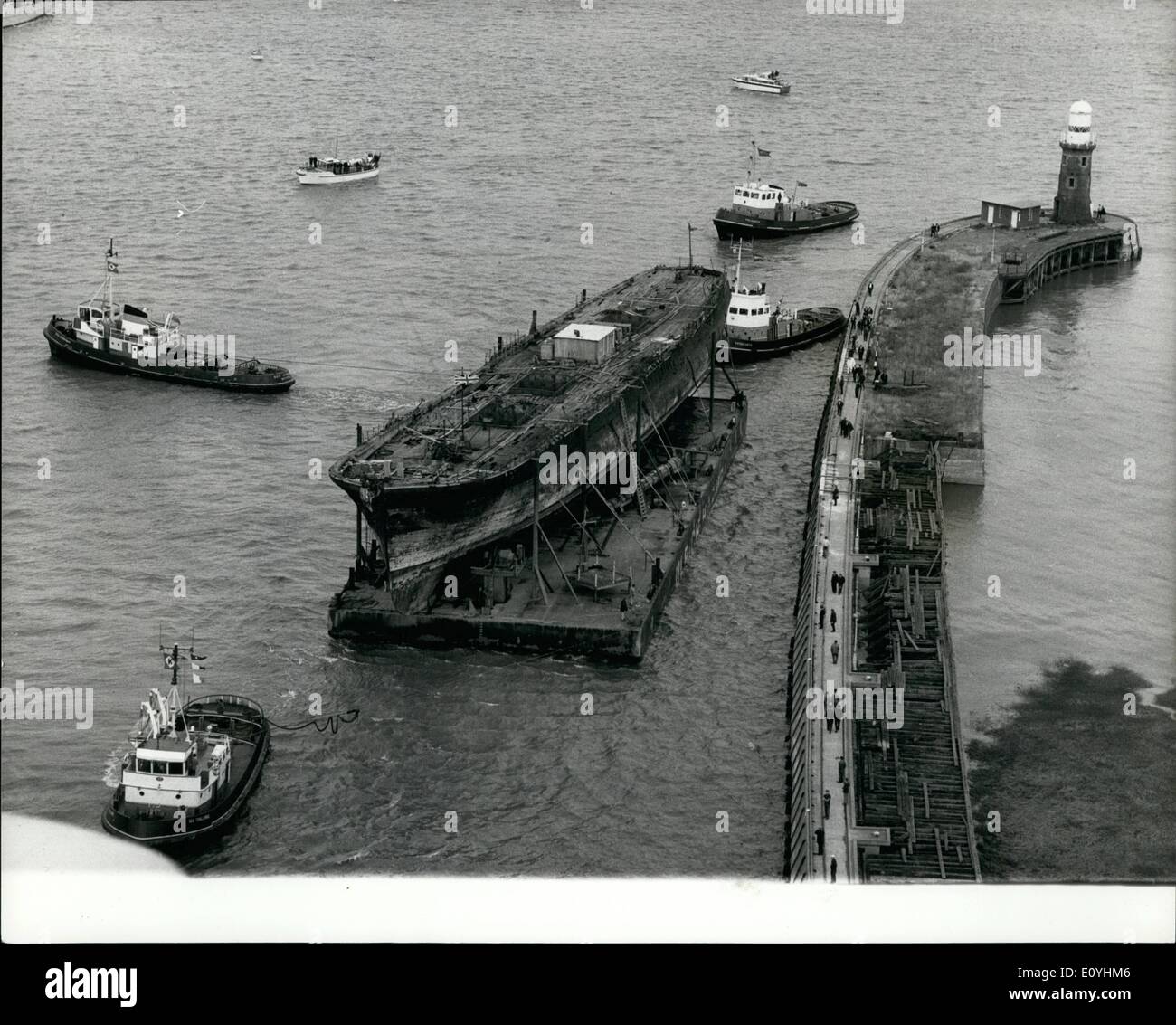 Jun 06, 1970 - ''Gran Bretaña'' llega a casa después de 8.000 millas de remolque marítimo de las Islas Malvinas: la SS Gran Bretaña es el hogar Foto de stock