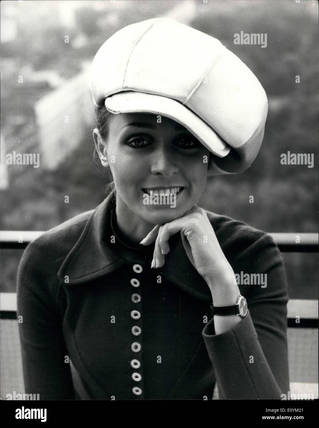 Septiembre 09, 1970 - Instituto de sombrerería de Gran Bretaña Colección Otoño e Invierno.Modelo Barbara Coleman w Foto de stock