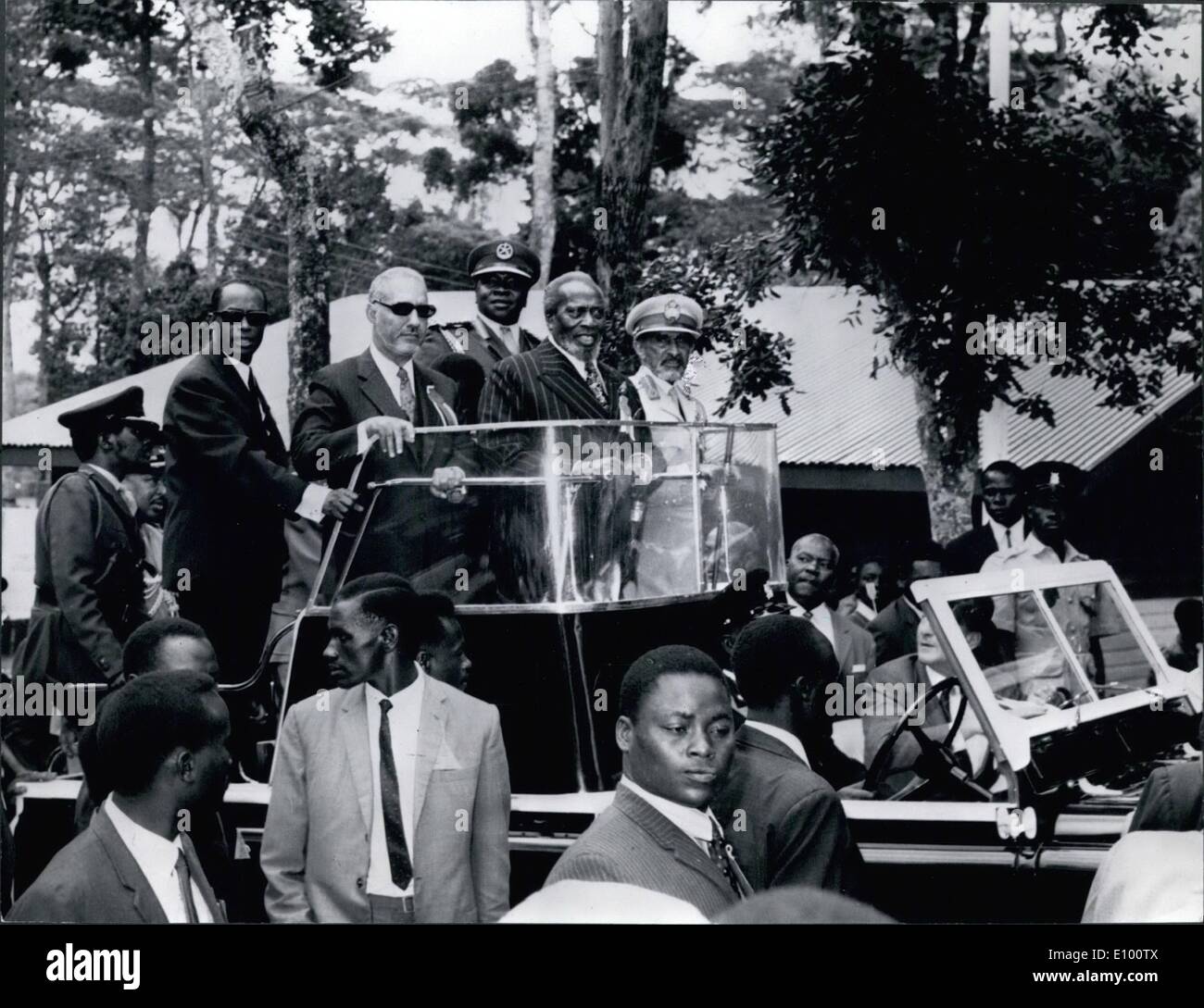 Febrero 02, 1972 Nairobi, Kenya Sírvase encontrar adjunto cuatro
