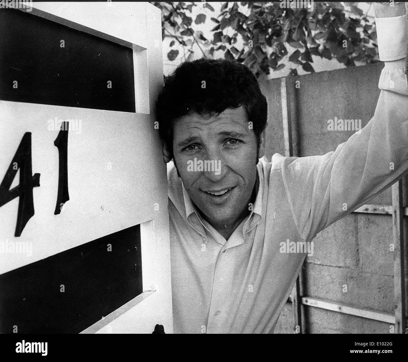 El cantante Tom Jones en su casa Foto de stock