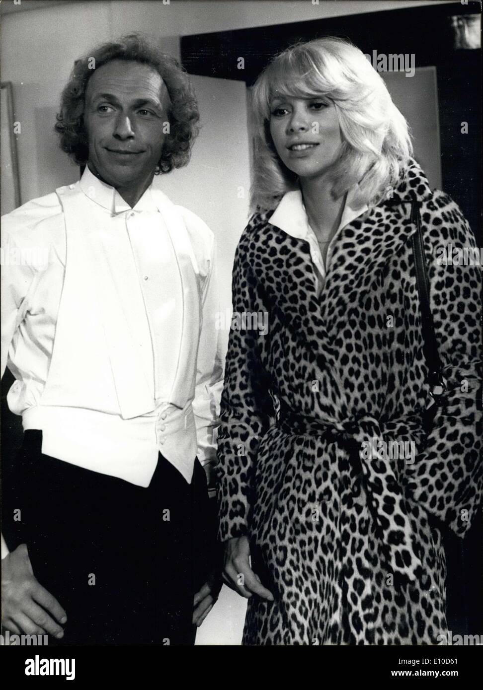 Jul 06, 1972 - Aquí es Pierre Richard y Mireille Darc en el set de ''el  hombre rubio y alto con un zapato negro Fotografía de stock - Alamy