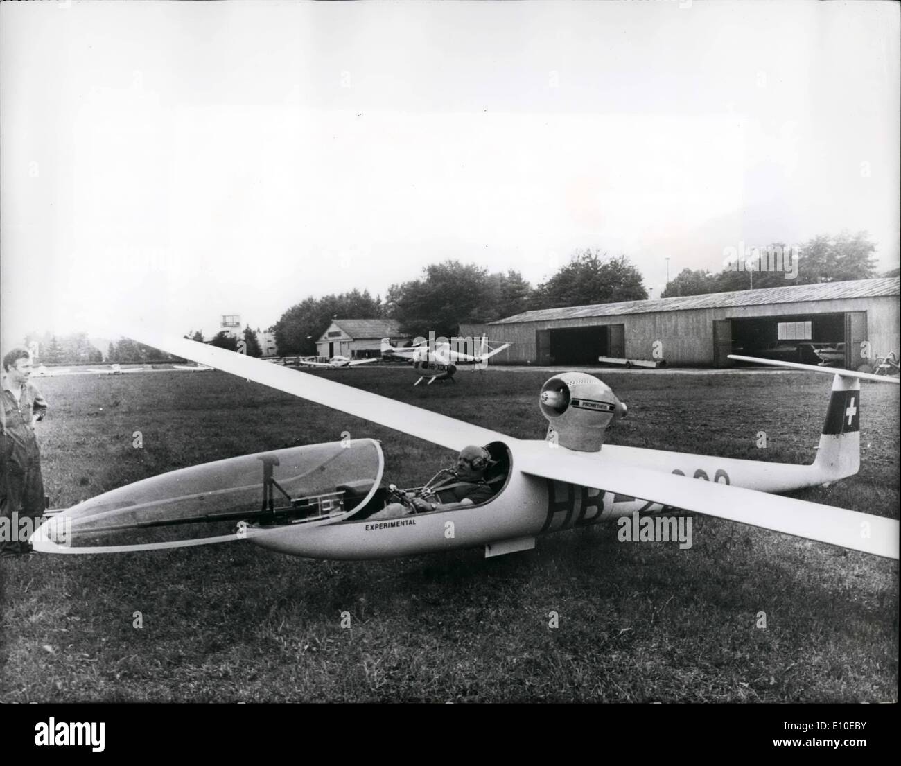 Agosto 08, 1972 - Un planeador con Propulsión Jet en la diferencia de los aeropuertos en Suiza, un nuevo sistema de propulsión para glidertoma- Foto de stock