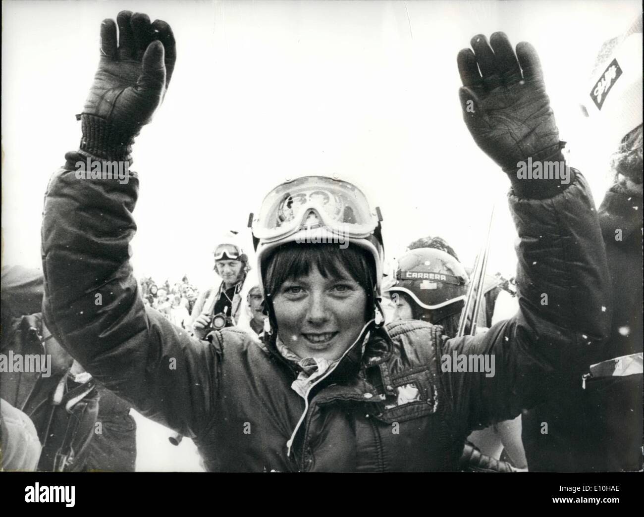 02 de febrero de 1973 - Anne-Marie Proell se muestra como posiblemente la mejor esquiadora de Downhill de la historia: Anne-Marie Proell, de 19 años, de Austria, se mostró como posiblemente la mejor esquiadora de descenso de la historia, y estableció un récord en St. Moritz en el fin de semana que no puede estar entre hoy. Su victoria en la ''banda blanca'' fue Herc octavo en la copa mundial de ocho downhills de la temporada y uno puede apenas para más de ganar todos.Pot muestra UNA encantada Anne-Marie Proell después de su 8ª victoria en St. Moritz el fin de semana pasado Foto de stock