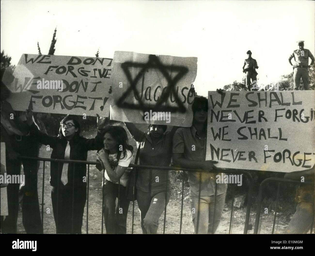 Jun 12, 1973 - Protesta hostiles llegada Canciller alemán Willy Brandt Israel ESS.c Foto de stock