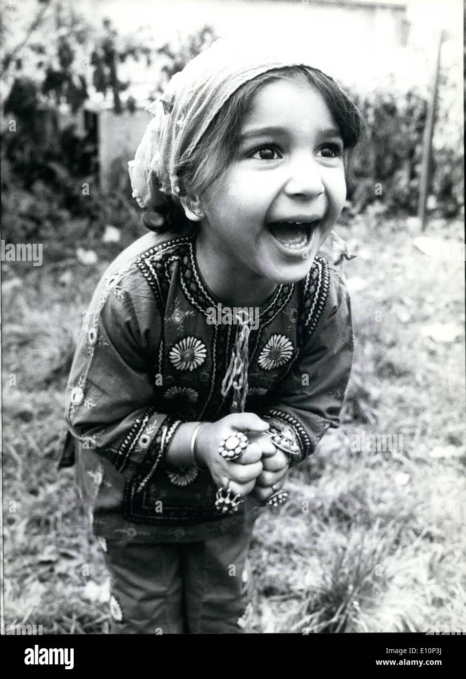 Ni a con ropa nueva fotograf as e im genes de alta resoluci n Alamy