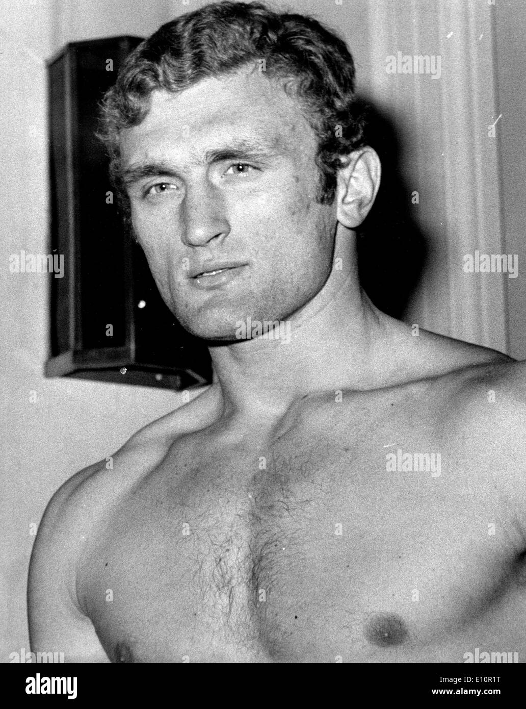 JOE BUGNER pesado británico a pesar de su juego contra American heavyweight Charlie educado en el Albert Hall en el REINO UNIDO Foto de stock