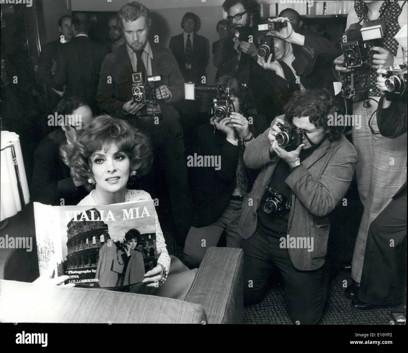 Gina lollobrigida 1974 fotografías e imágenes de alta resolución - Alamy
