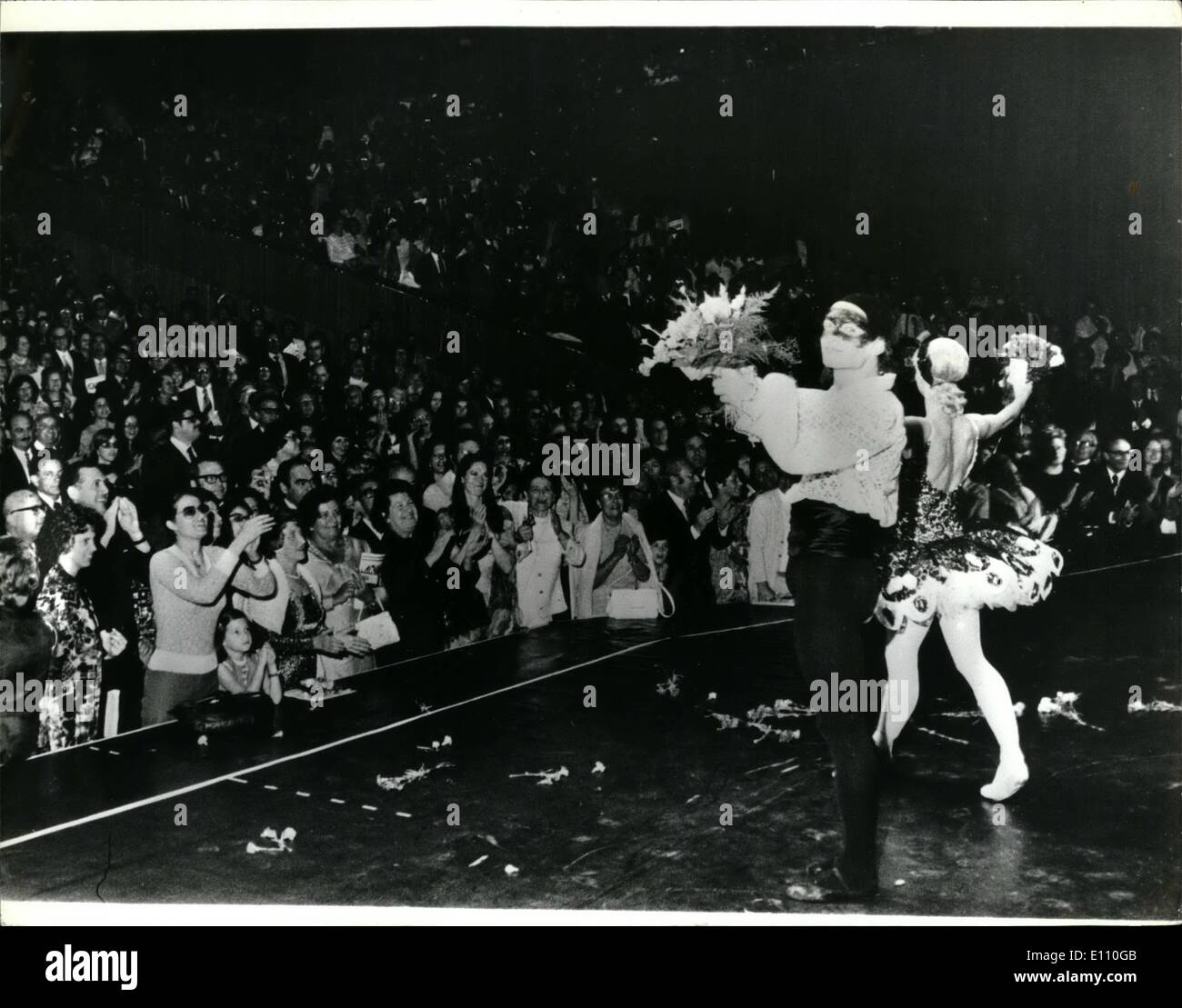 11 Nov 1974 Panov A Hacer Debut En Tel Aviv Las Famosas Bailarinas De Ballet Ruso Valery Y Galina Panov A Quien Se Le Permitia Fotografia De Stock Alamy