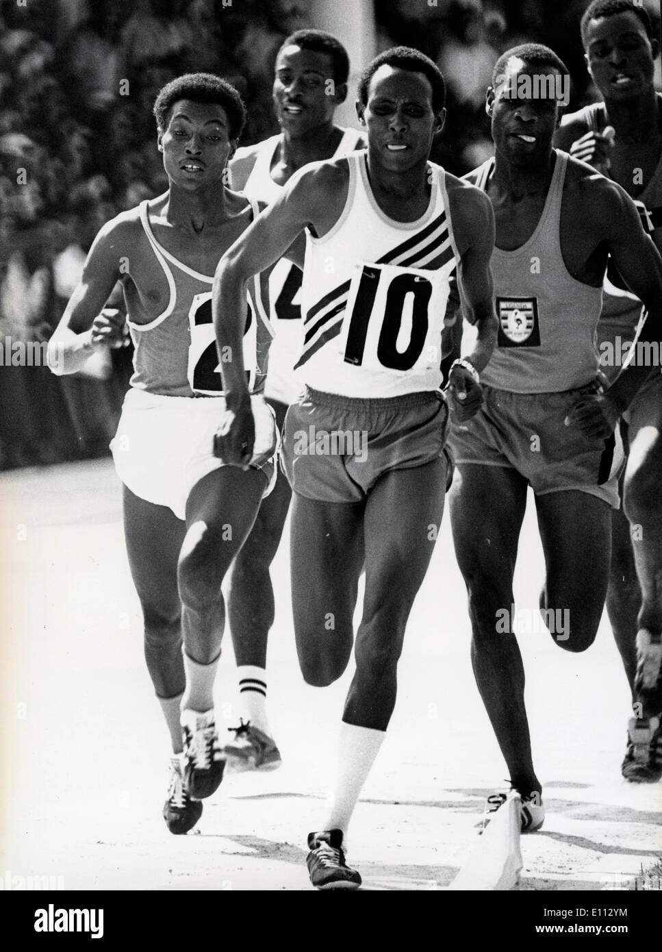 Atleta Filbert Bayi corriendo en una carrera Foto de stock