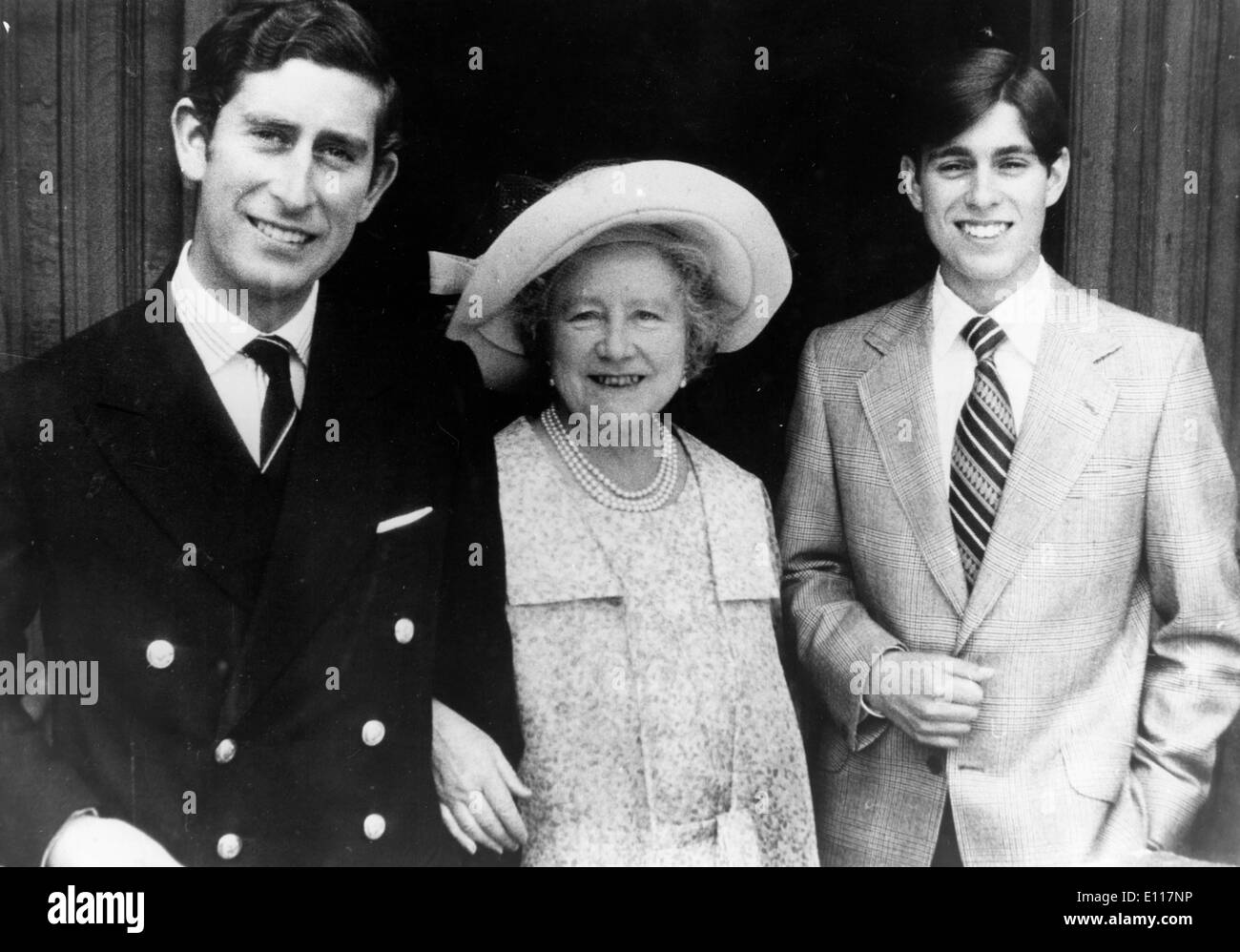 Elizabeth bowes lyon Imágenes de stock en blanco y negro - Alamy