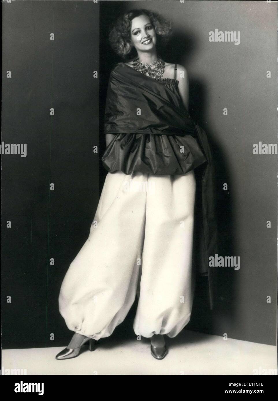 Febrero 03, 1978 - Lanvin ''Sultane'' Ensemble de la colección de primavera y verano Foto de stock