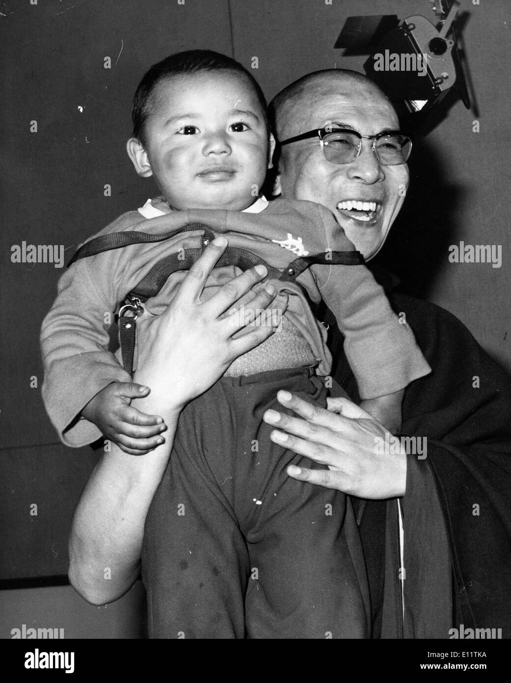 The 14th Dalai Lama Imagenes De Stock En Blanco Y Negro Alamy The 14th Dalai Lama Imagenes De Stock En Blanco Y Negro Alamy