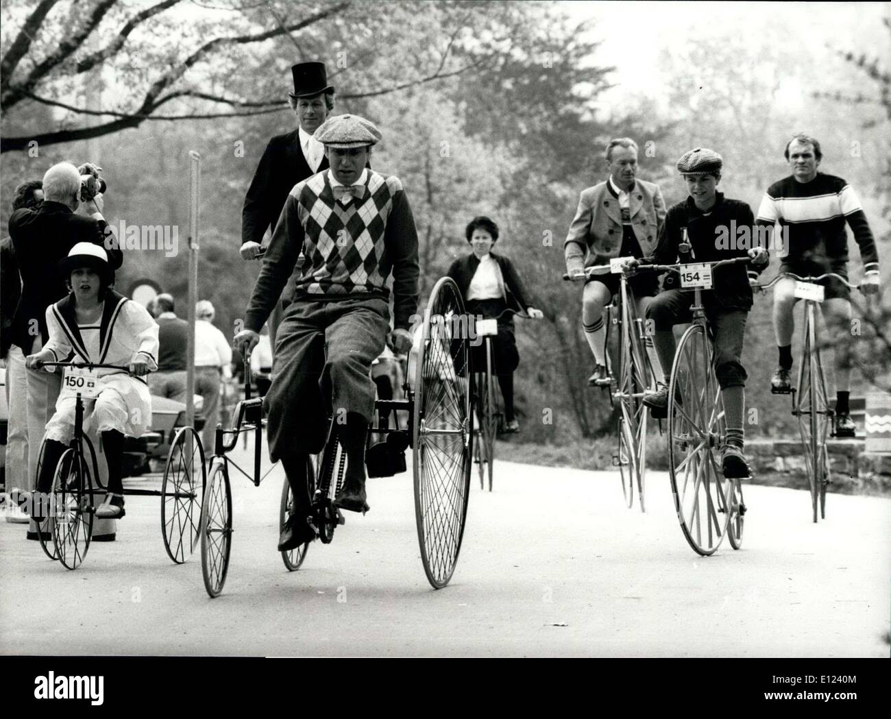 Mayo 19, 1985 - El uso de la bicicleta como en los viejos tiempos: el 18 de  mayo más de 100 coleccionistas de bicicletas viejas reunidos en Lucerna  (Suiza) en una reunión