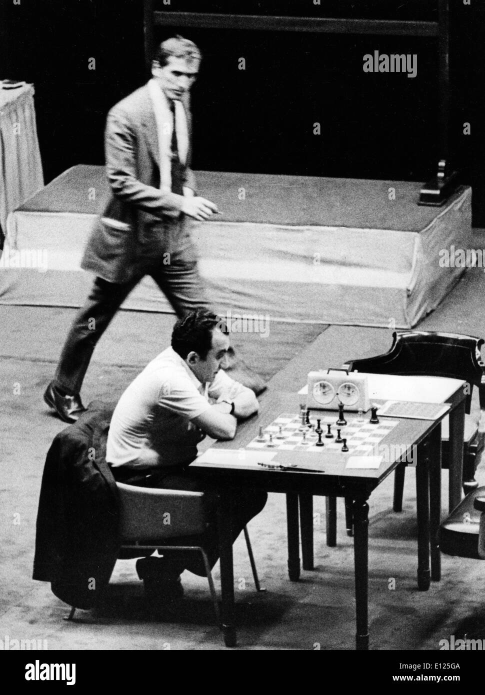 Jul 16, 2004; Buenos Aires, Argentina (Foto de archivo 10/23/1971) ex campeón mundial de ajedrez Bobby Fischer, de los Estados Unidos, detenido en Japón y quería en su país desde 1992 para romper un embargo internacional sobre la ex Yugoslavia, es ampliamente considerada como una de las mentes más brillantes del deporte de todos los tiempos. En 1972, en Helsinki, el genio americano rompió 24 años de dominación soviética al derrotar a Boris Spassky, y se llevó a casa un campeonato mundial Foto de stock