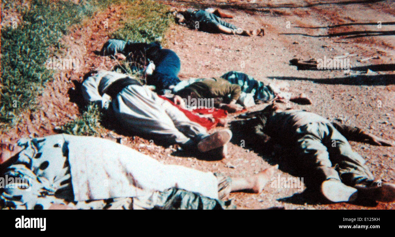 Mar 16, 1988 - Halabja, Irak: Los civiles kurdos muertos por el ataque con gas Foto de stock