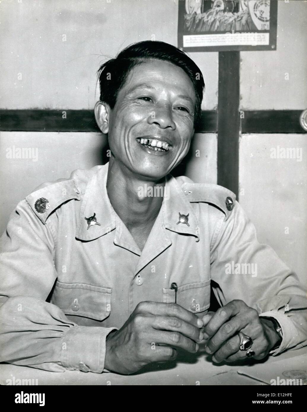 Febrero 24, 2012 - Nuevo comandante de las fuerzas de Pathet Lao: Grandes Sa Sanith, nuevo comandante de las fuerzas de Pathet Lao en Xieng Ngun, quien fue nombrado por las fuerzas del Gobierno. Asumió el mando el 12 de mayo. Él ha estado en el ejército durante los últimos 18 años, primero con el francés. Foto de stock