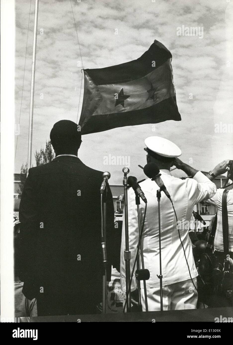 El 25 de febrero de 2012 - Por primera vez la bandera de la ''MLSTP'' S. Tomé y Príncipe movimiento de liberación sube en esta nueva c Foto de stock