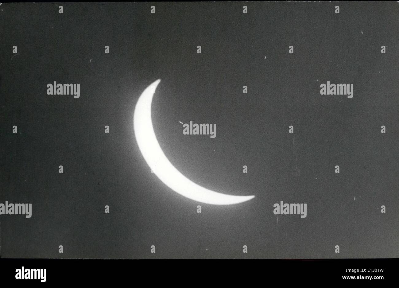El 26 de febrero de 2012 - La fase en la que el máximo solar eclipse fue visto en Cuba. Hora: 13.08. Foto de stock