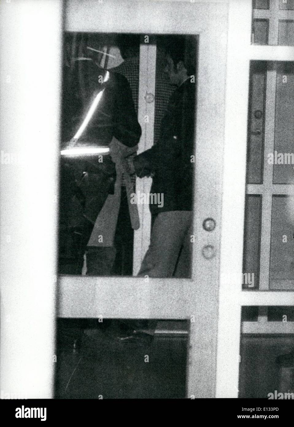 Febrero 26, 2012 - secuestro en Suecia: Scandinavian Airlines DC 9 fue secuestrada por tres hombres no identificados durante un vuelo doméstico desde Gothenburg a Estocolmo el 15 de septiembre. El piloto se vio obligado a ir al aeropuerto Bulltofta en Malmo. A bordo había 86 pasajeros y una tripulación de cuatro. Los secuestradores alegó que el gobierno sueco se suelte Jugoslavian siete presos, entre ellos dos que asesinaron a los Jugoslavian embajador en Estocolmo. En espera de las liberaciones de presos los pasajeros fueron mantenidos como rehenes Foto de stock