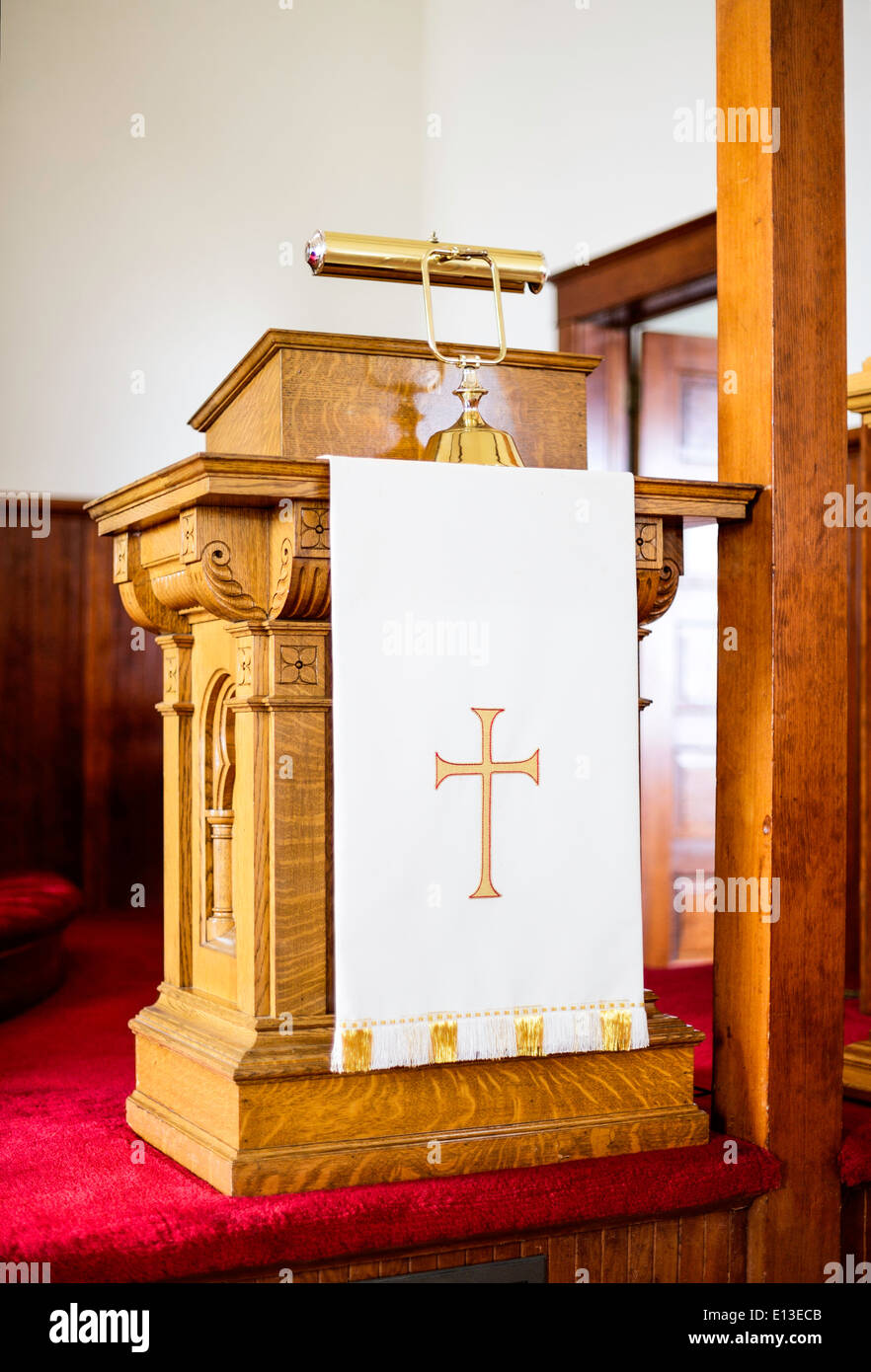 Desde el púlpito de una iglesia en la zona rural de Montana Fotografía de stock - Alamy Desde el púlpito de una iglesia en la zona rural de Montana Fotografía de stock - Alamy