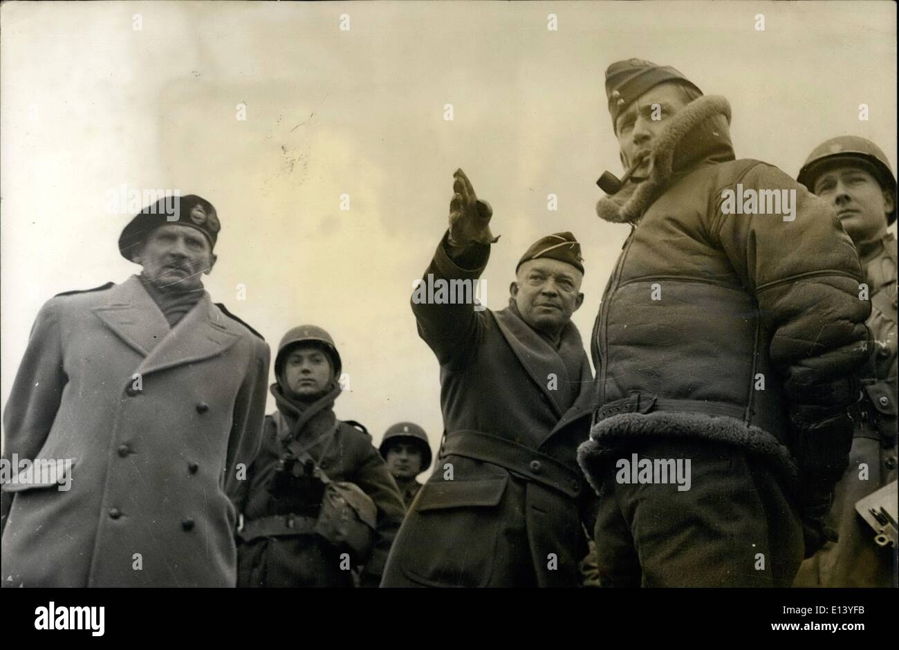 Marzo 27, 2012 - General D. Hisenhower para existencias; Foto Muestra General D. Eisenhower center hacia la izquierda es el General Monty y r Foto de stock
