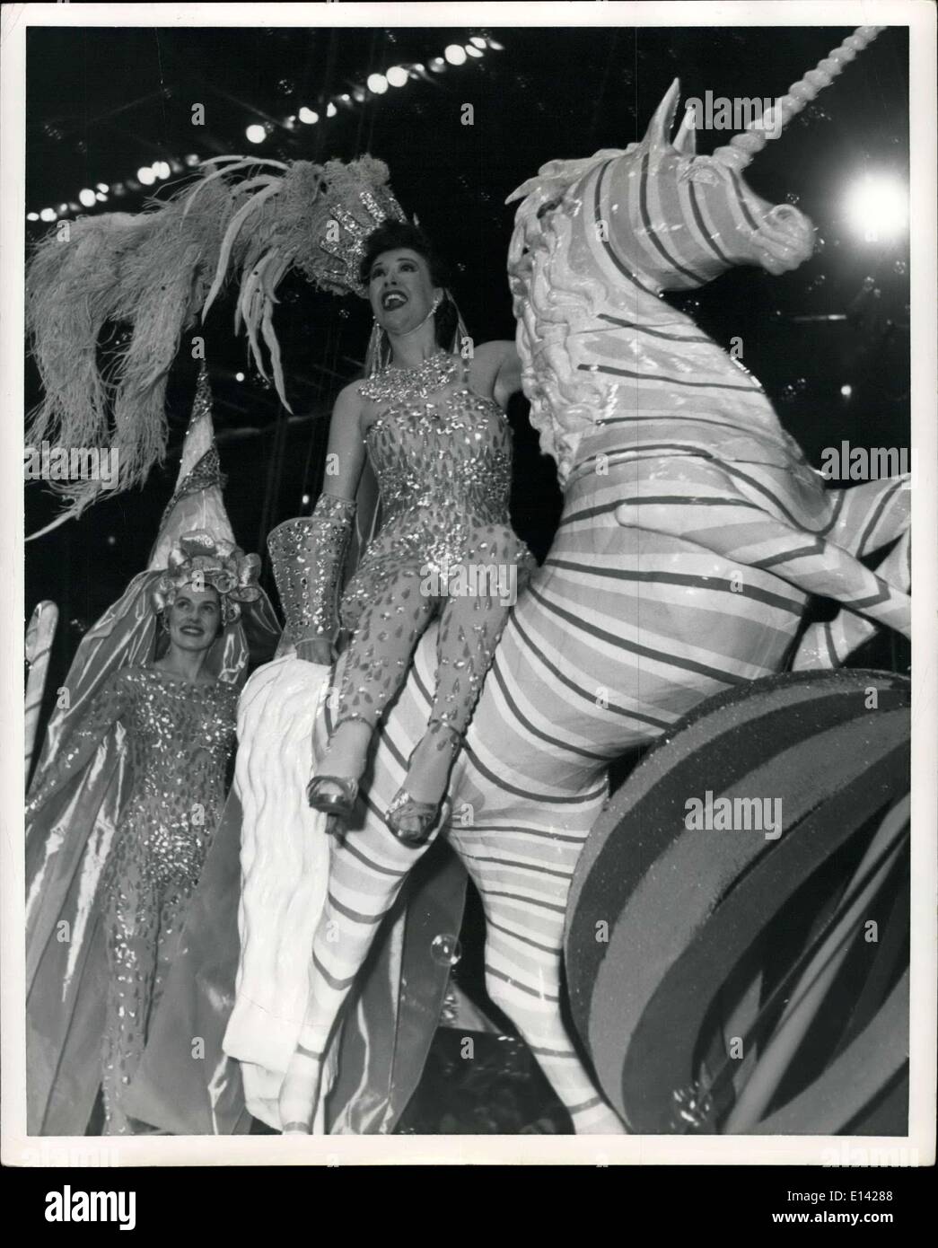 Marzo 31, 2012 - Gypsy Rose Lee que aparecieron en el circo Ringling Bros. en ayuda del Fondo Palsey Cerebral Madison Sq. Gdns. NY de abril de 1953. Foto de stock