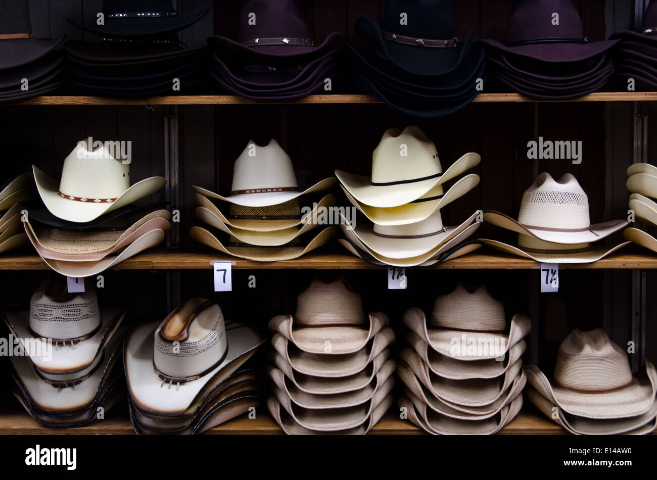 Cowboy Hats Western Store In Fotos e Imágenes de stock - Alamy