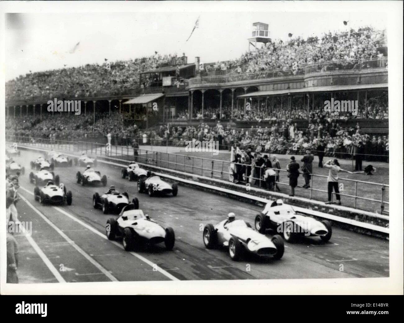 Abril 17, 2012 - Grand Prix Británico y Europeo en Aintree. La foto muestra la escena como los coches salir para el inicio de la carrera de hoy. Foto de stock