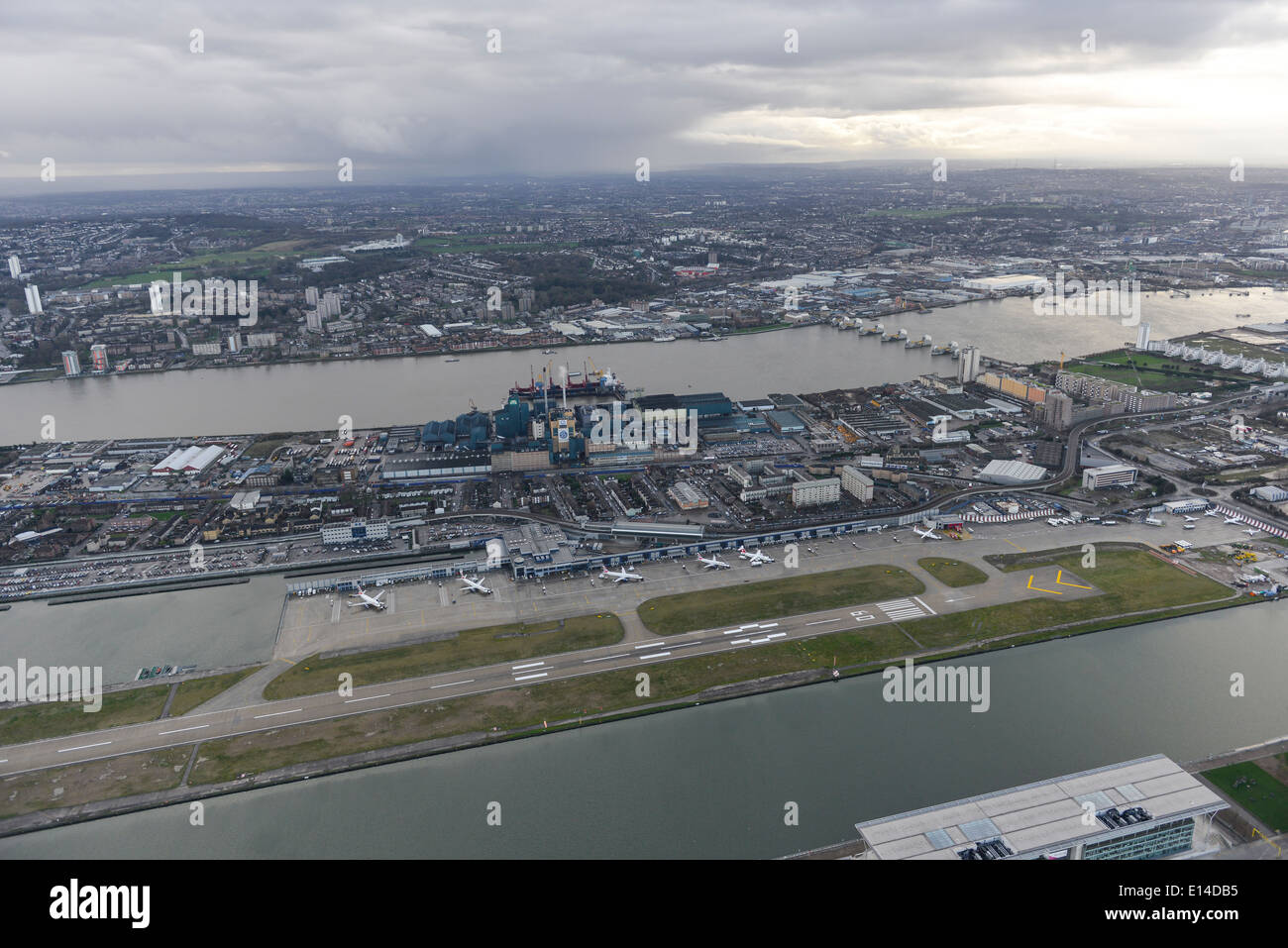 Una vista aérea del aeropuerto de Londres, en el East End de Londres, Gran Bretaña. Foto de stock