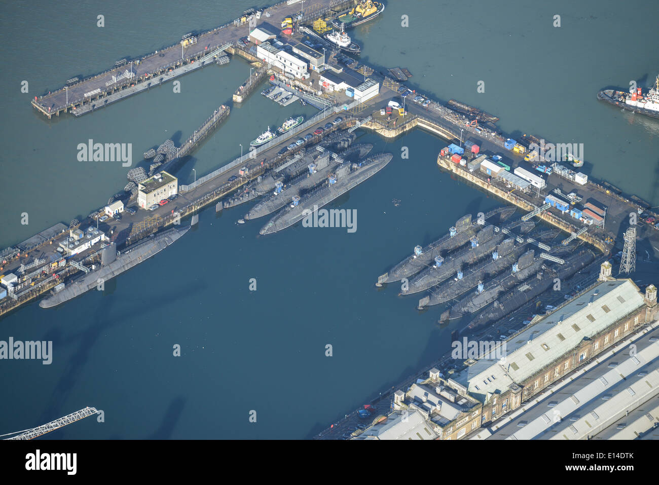 Fotografía aérea de la Royal Navy submarinos en Plymouth Foto de stock