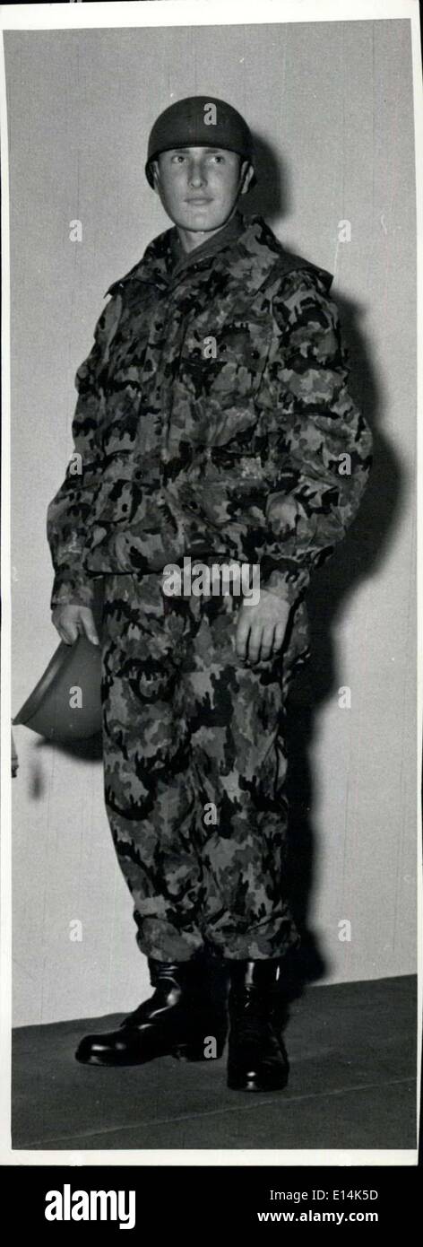 Un hombre vestido con uniforme militar fotografías e imágenes de alta  resolución - Alamy