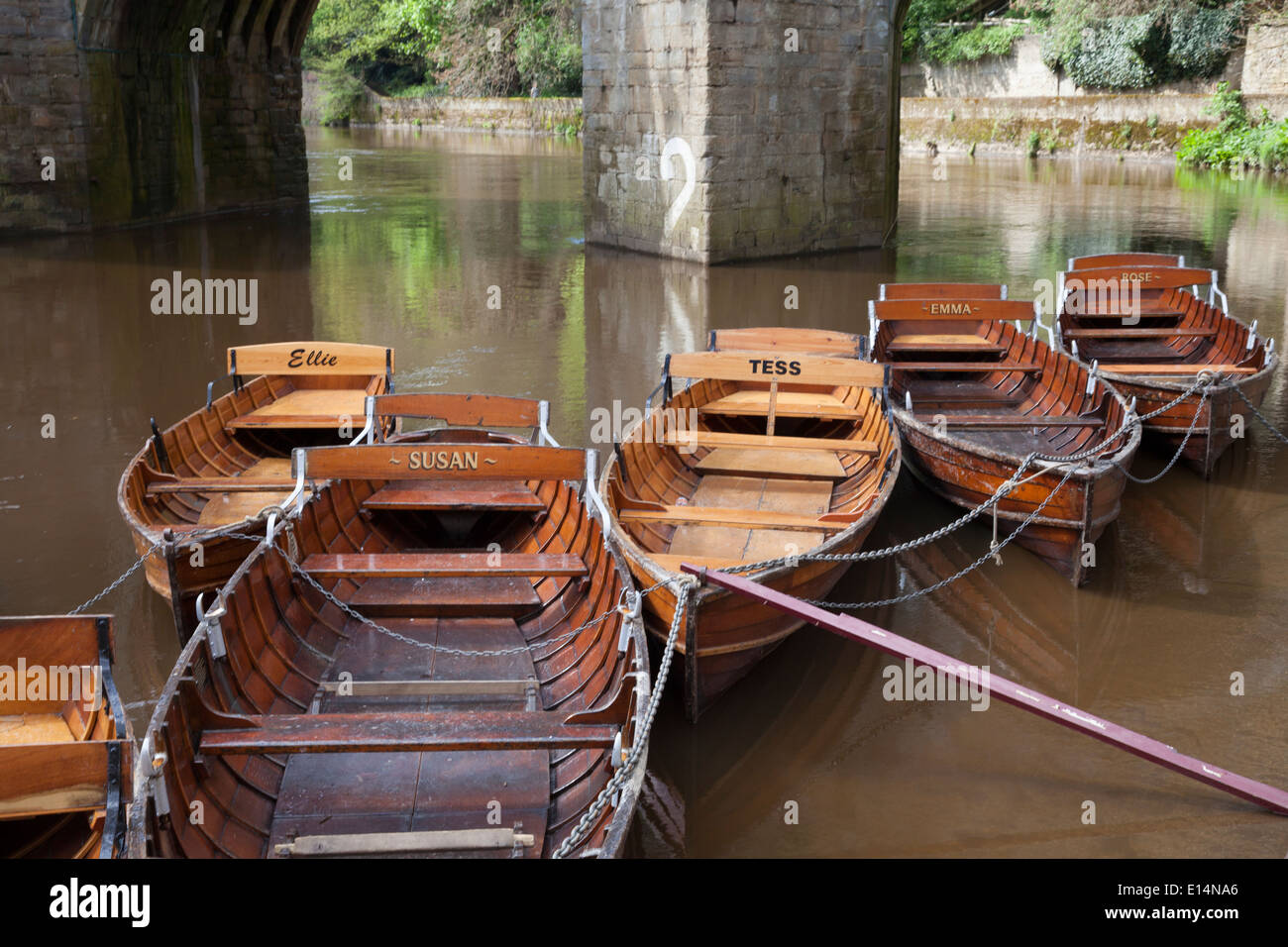 Botes en el río desgaste, Durham Foto de stock