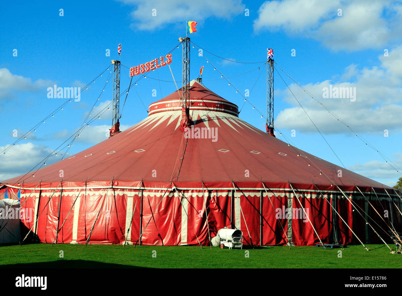 Los Russells Circo Internacional, Reino Unido viajar circo, carpa Big Top, Norfolk, Inglaterra Foto de stock