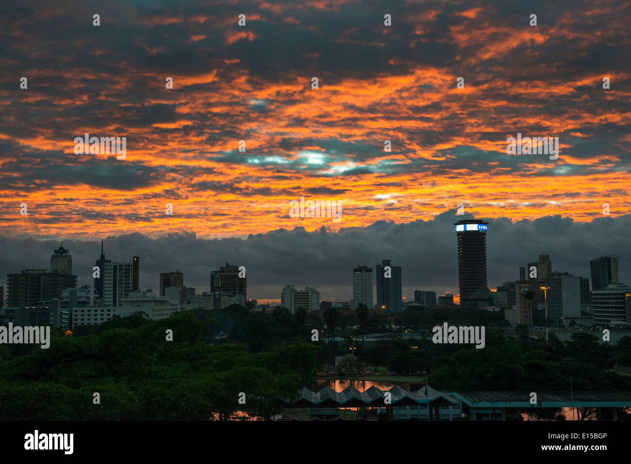 Amanecer en Nairobi. Foto de stock