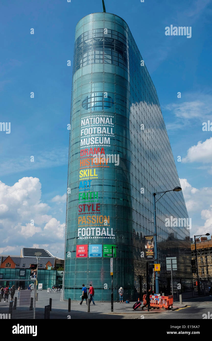 El Museo Nacional de Fútbol en el centro de la ciudad de Manchester UK Foto de stock