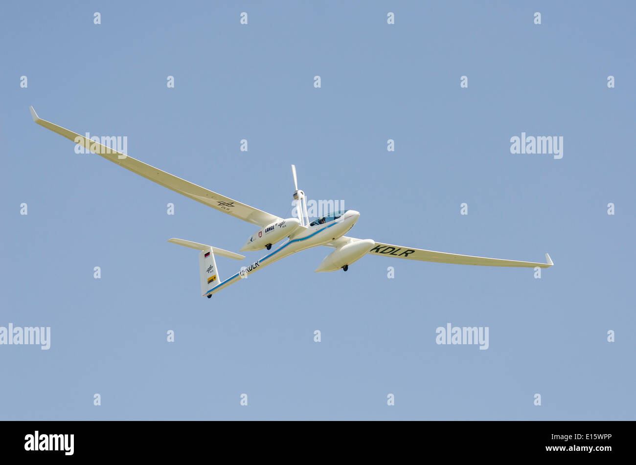Antares DLR-H2 de pila de combustible en vuelo de avión. Primer avión tripulado girando sobre la potencia de las pilas de combustible. Foto de stock